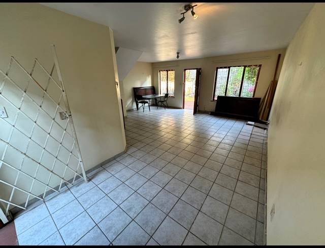 3 BEDROOM APARTMENT FOR SALE IN ESSENWOOD